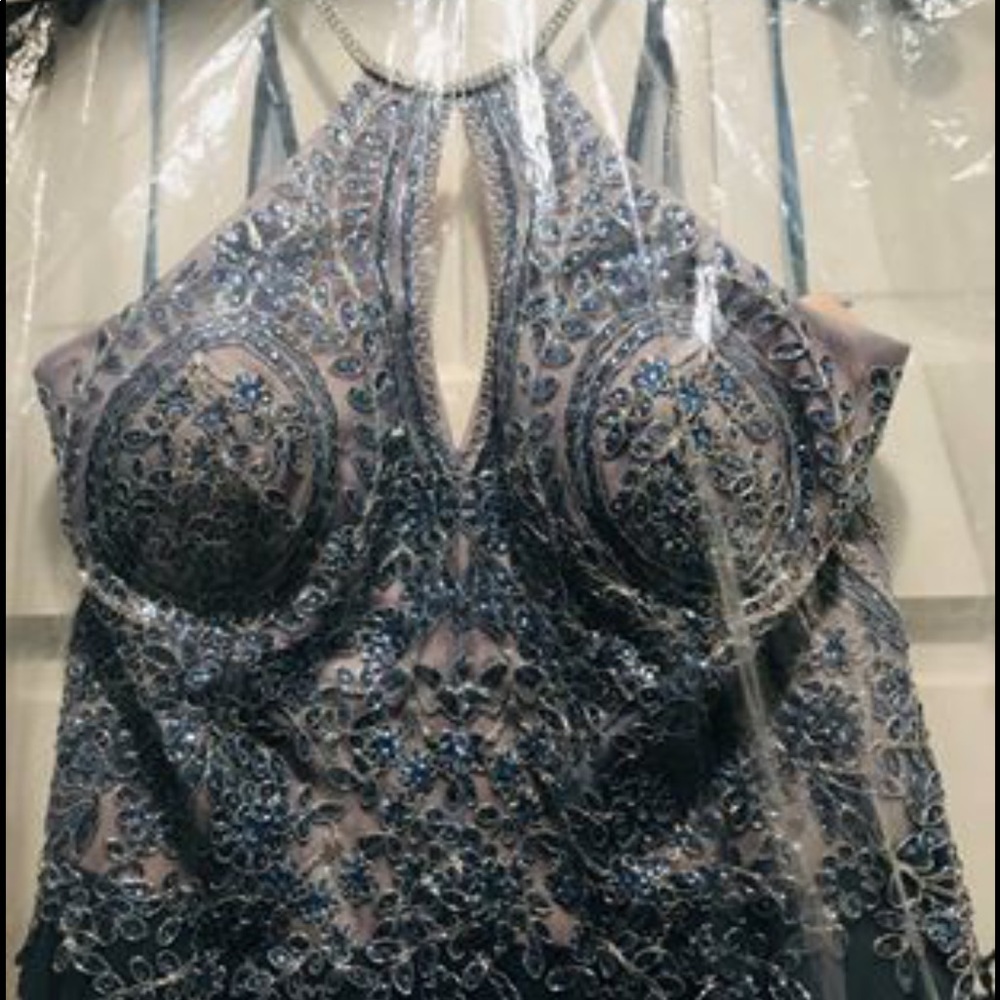 Dress - Picture 3 of 4